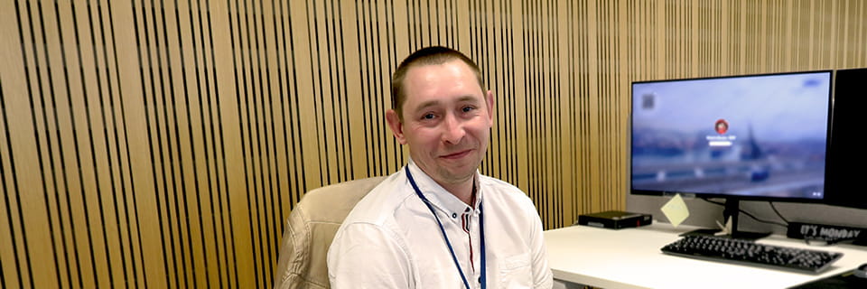 Marcin Skuza työskentelee Suomen DSV Roadilla.